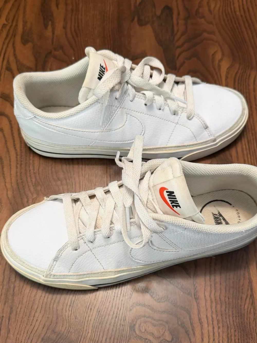 Nike white low